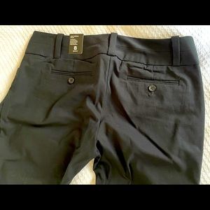 Medium rise black pants.